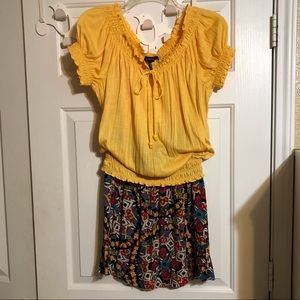 Juniors medium aztec print skirt